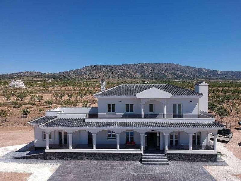 Villa for sale in Pinoso, Alicante