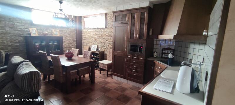 4 bedroom Townhouse for sale