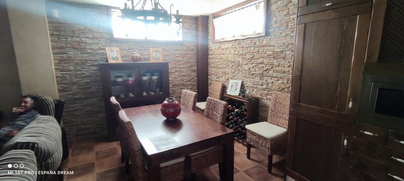 4 bedroom Townhouse for sale