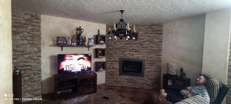 4 bedroom Townhouse for sale