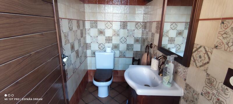 4 bedroom Townhouse for sale