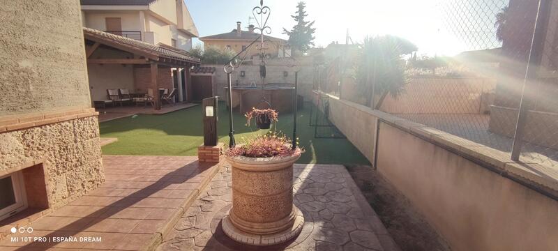 4 bedroom Townhouse for sale