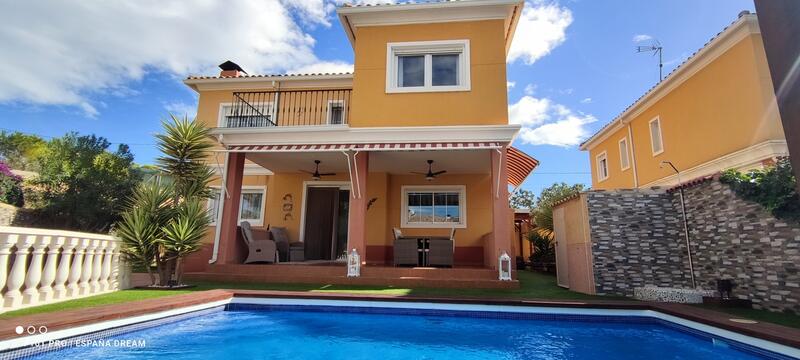 Villa en venta en Aspe, Alicante