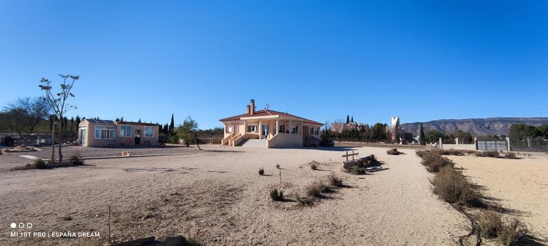 Villa for sale in Caudete, Alicante