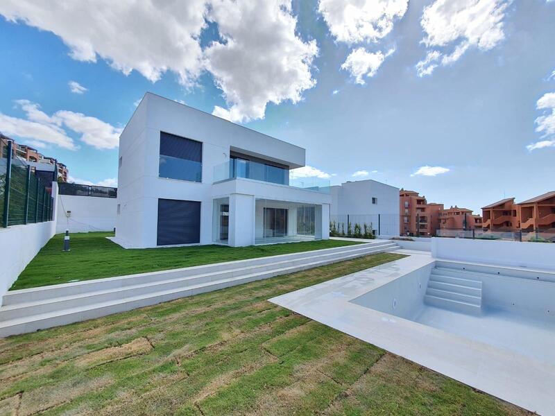 Villa en venta en Manilva, Málaga