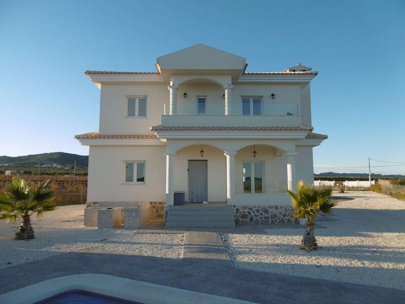 Villa en venta en Pinoso, Alicante