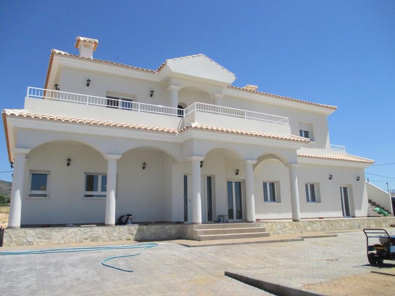 Villa til salg i Pinoso, Alicante