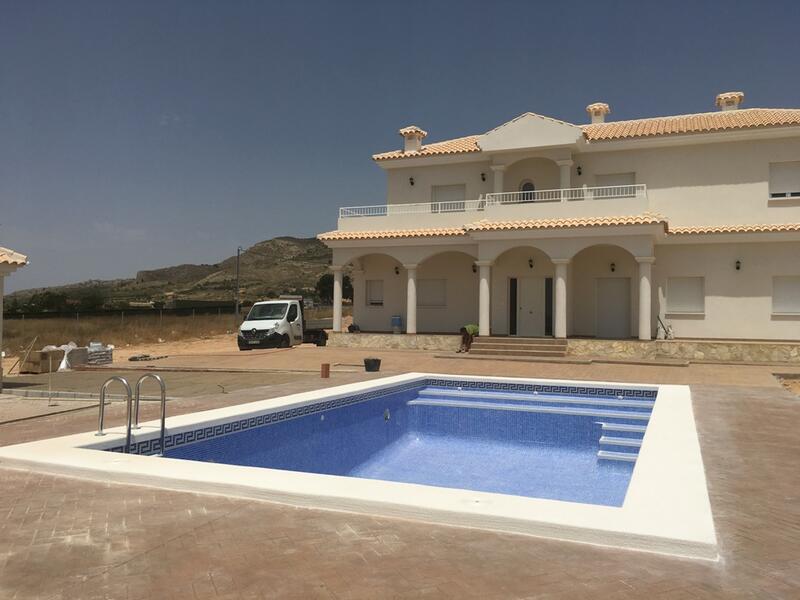 Villa en venta en Novelda, Alicante