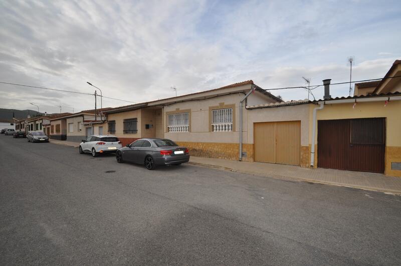 Townhouse for sale in Chinorlet, Alicante