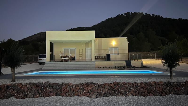 Villa til salgs i Pinoso, Alicante