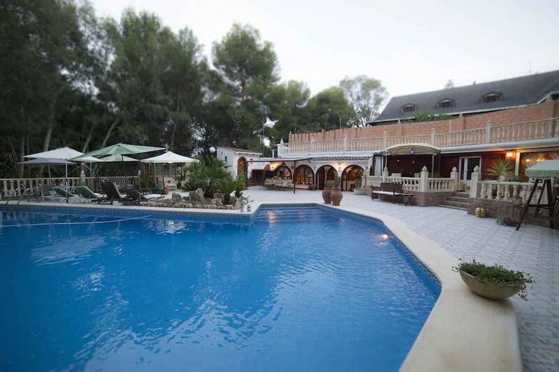 10 bedroom Villa for sale