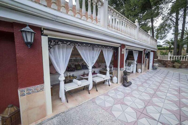 10 bedroom Villa for sale
