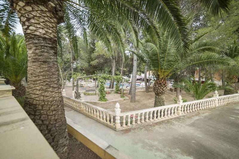 10 bedroom Villa for sale