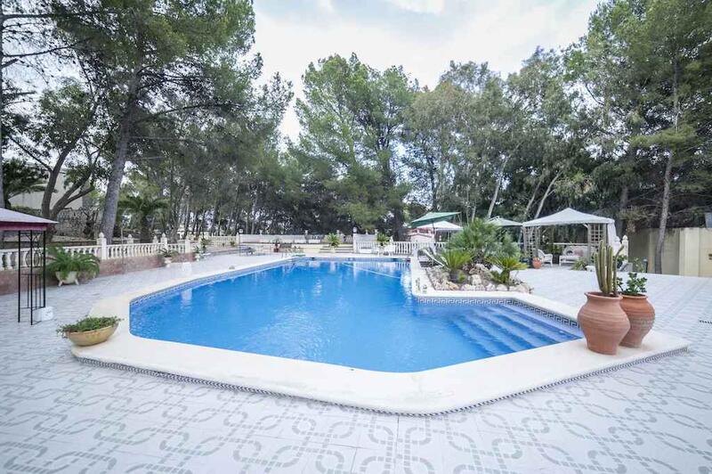 10 bedroom Villa for sale