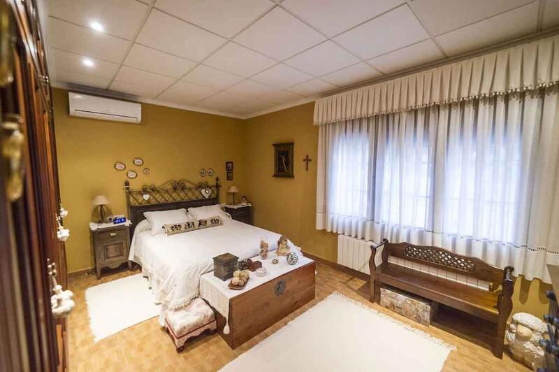 10 bedroom Villa for sale