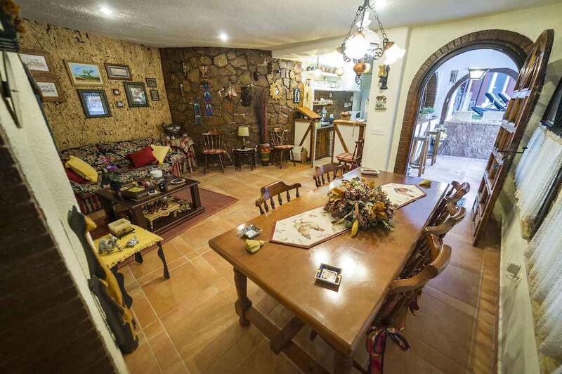 10 bedroom Villa for sale