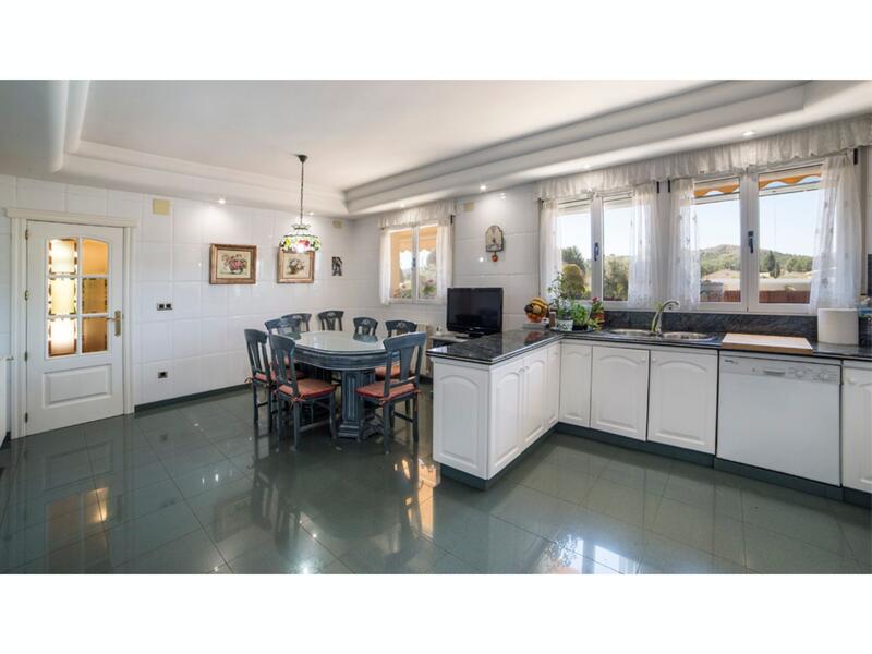 6 bedroom Villa for sale