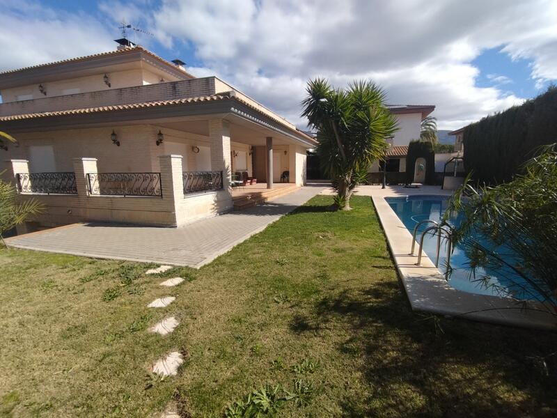 4 Cuarto Villa en venta