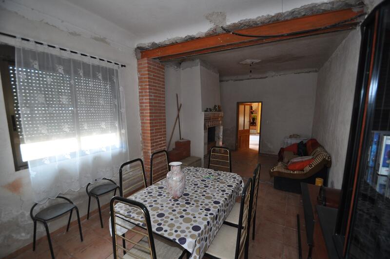 4 bedroom Townhouse for sale
