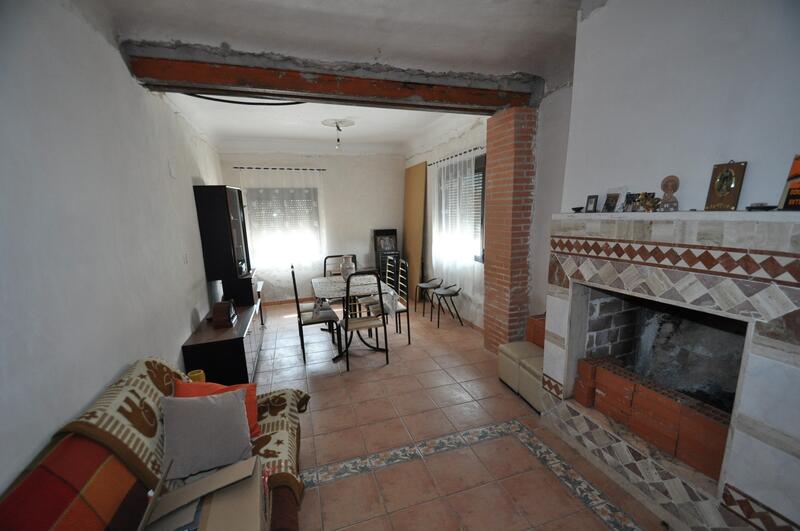 4 bedroom Townhouse for sale
