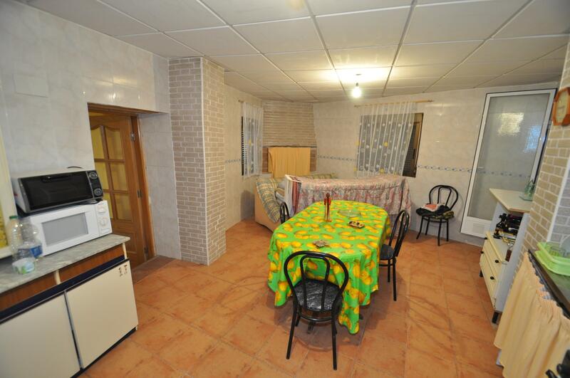 4 bedroom Townhouse for sale