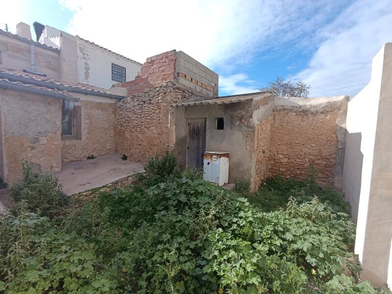 4 bedroom Townhouse for sale