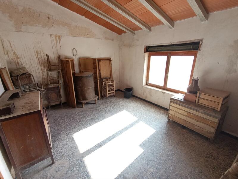 4 bedroom Townhouse for sale