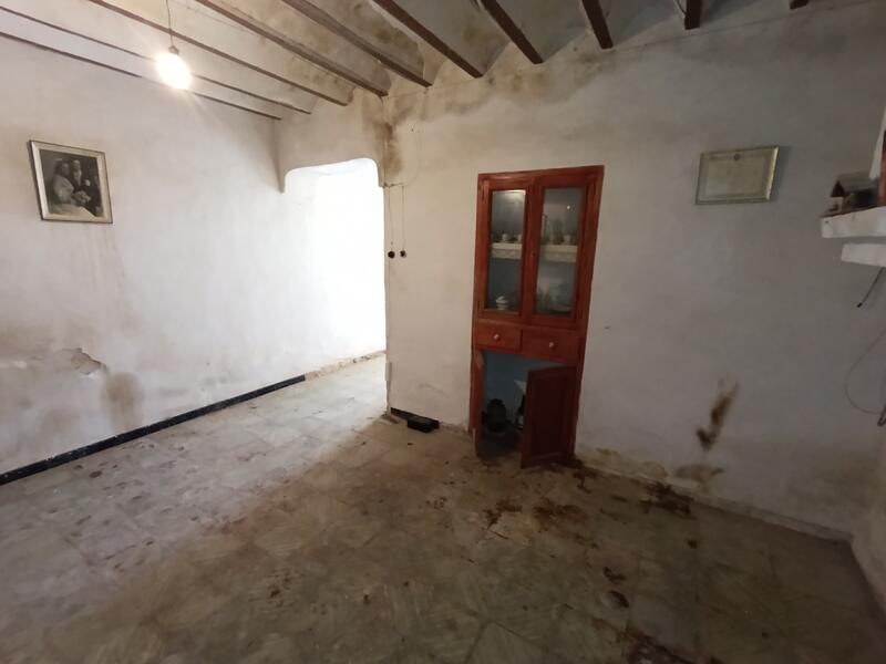 4 bedroom Townhouse for sale