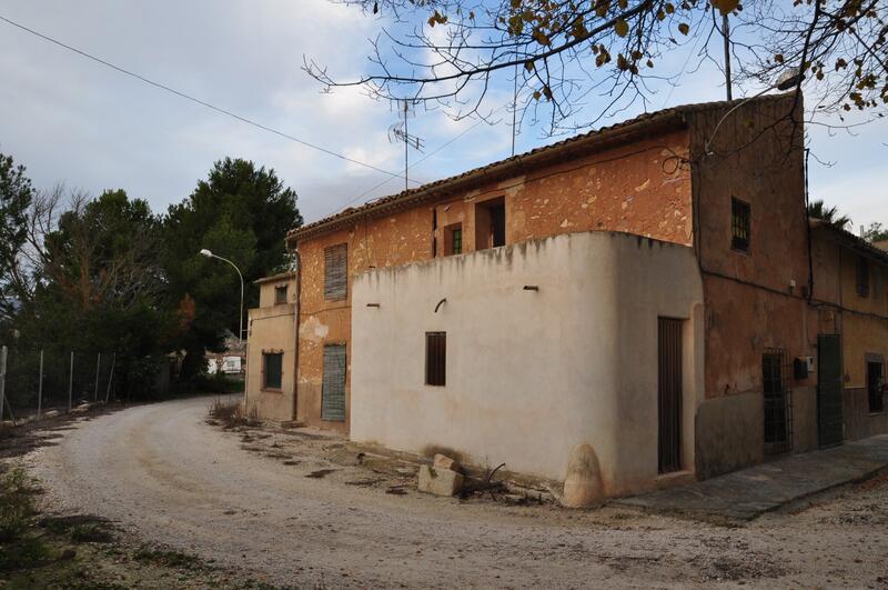 6 bedroom Townhouse for sale