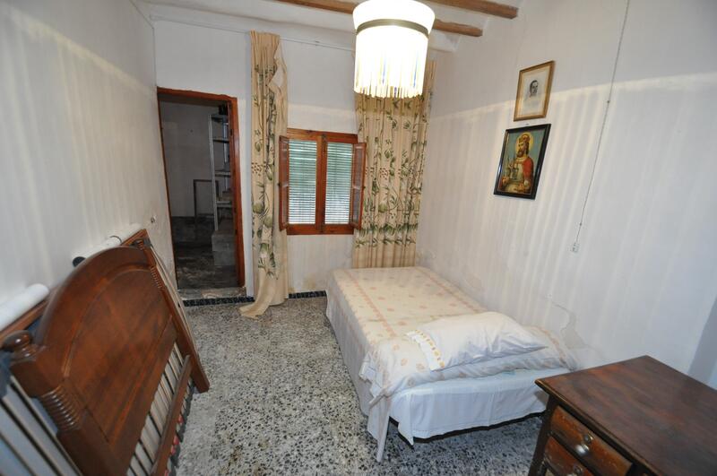6 bedroom Townhouse for sale