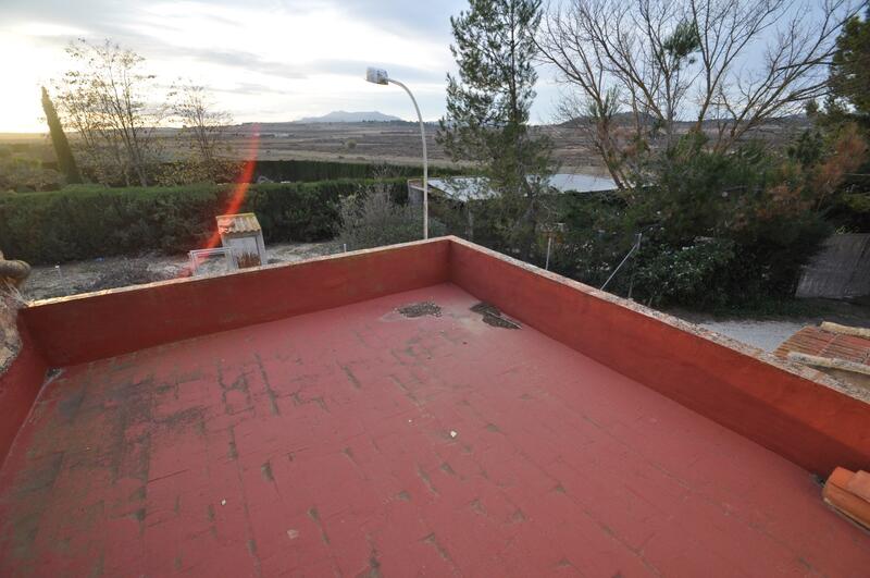 6 bedroom Townhouse for sale