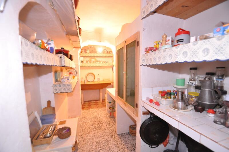 6 bedroom Townhouse for sale
