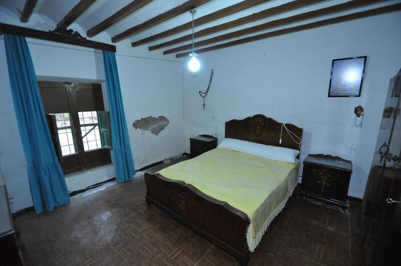 6 bedroom Townhouse for sale