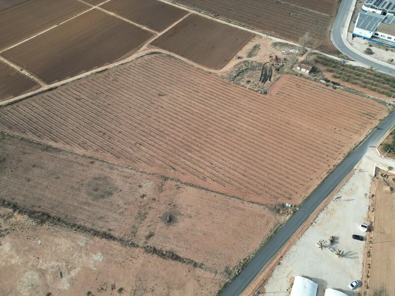 Land Te koop
