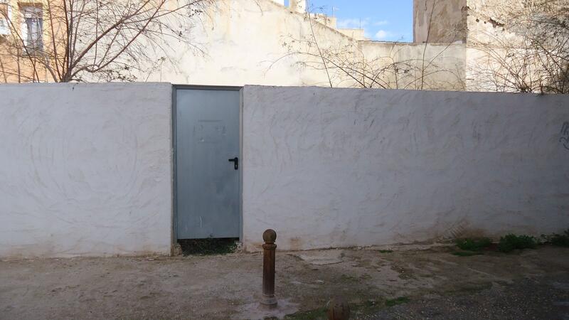 Grundstück zu verkaufen in Monóvar, Alicante