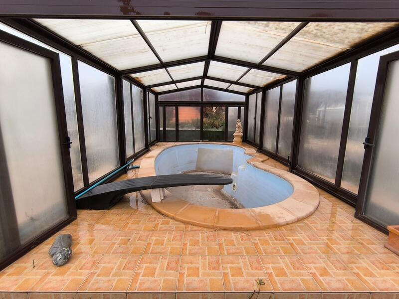 3 bedroom Commercial Property for sale