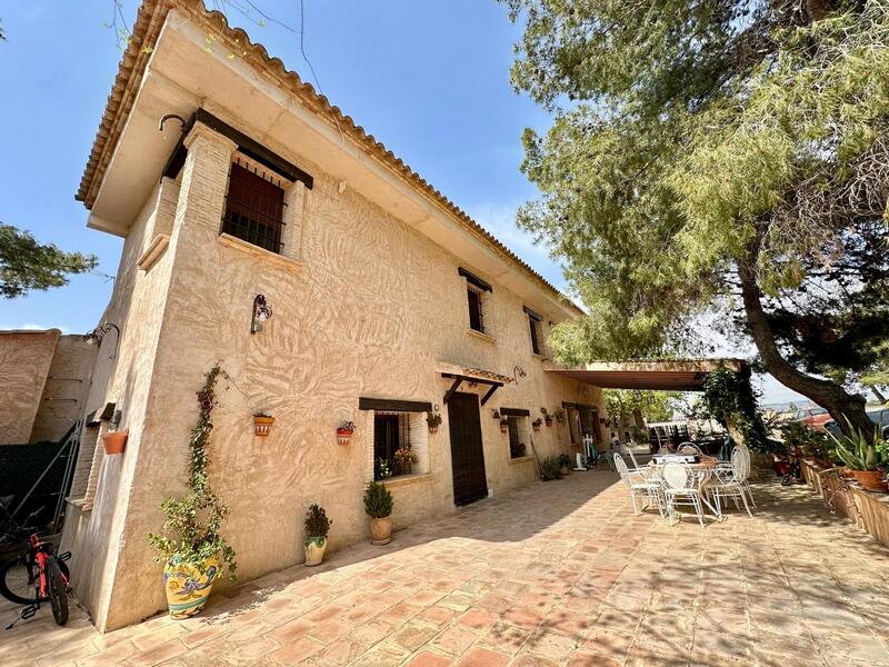 Villa for sale in Yecla, Murcia
