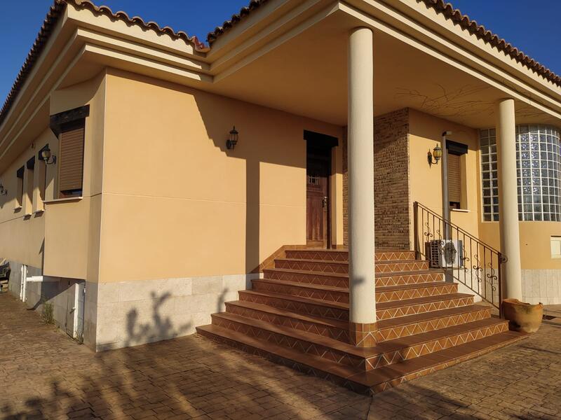 Landsted til salg i Yecla, Murcia