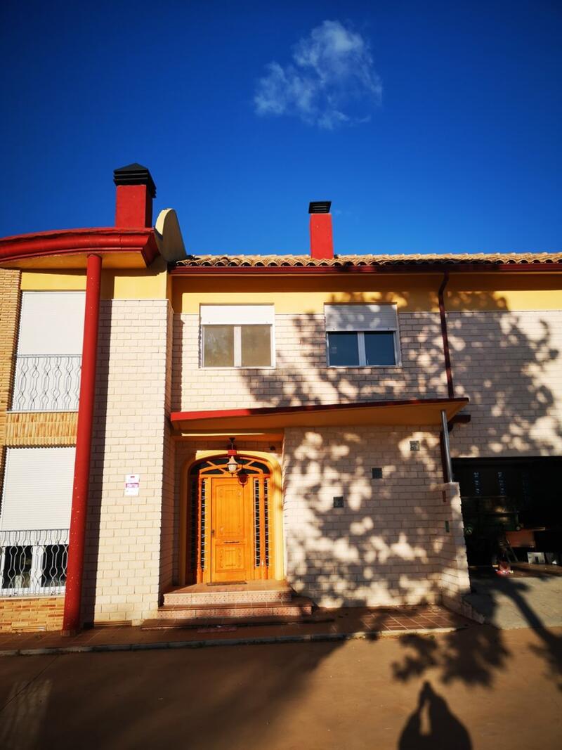 6 bedroom Country House for sale