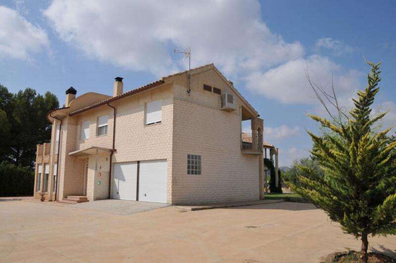6 bedroom Country House for sale