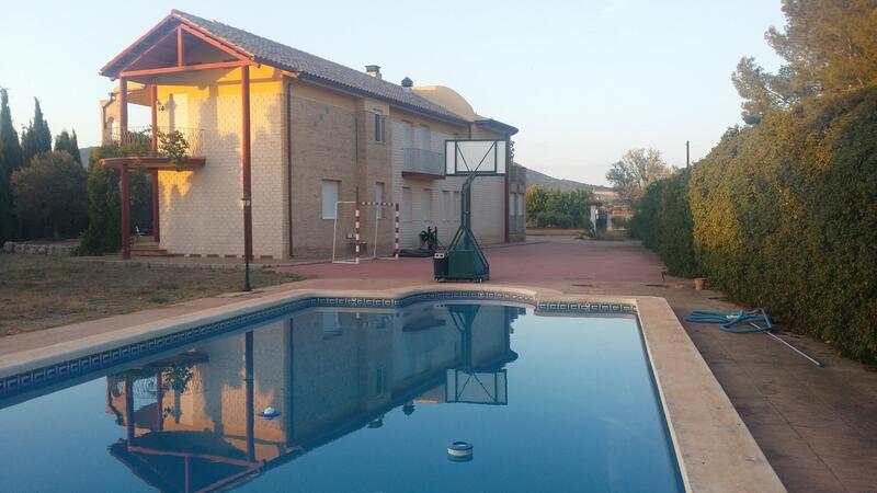 6 bedroom Country House for sale