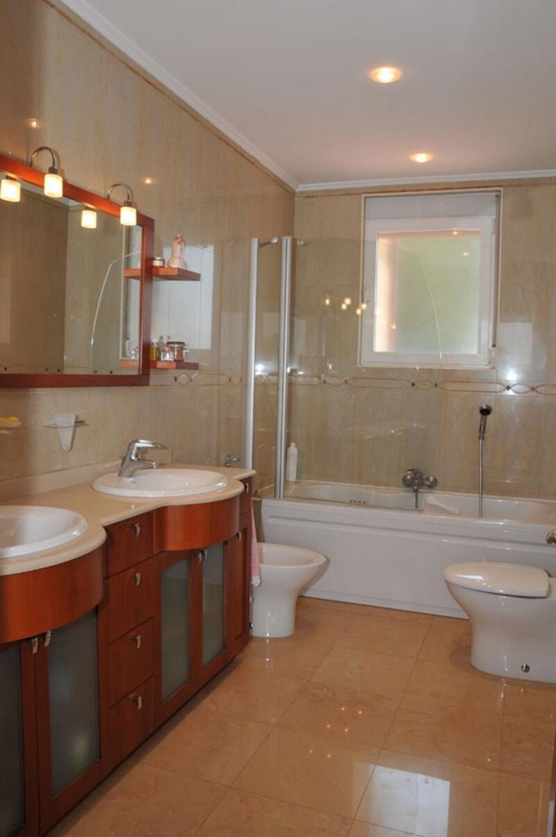 6 bedroom Country House for sale