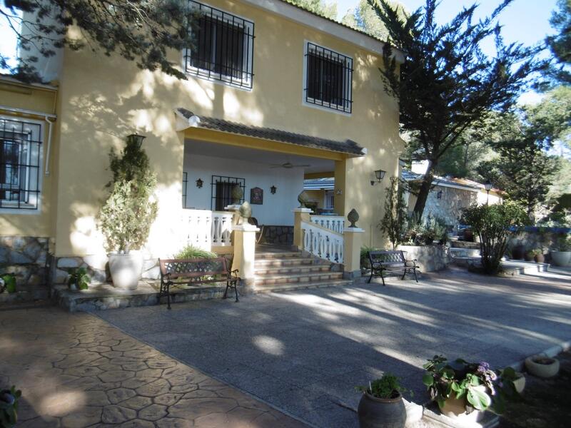 5 bedroom Country House for sale