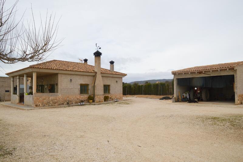 Landsted til salg i Pinoso, Alicante