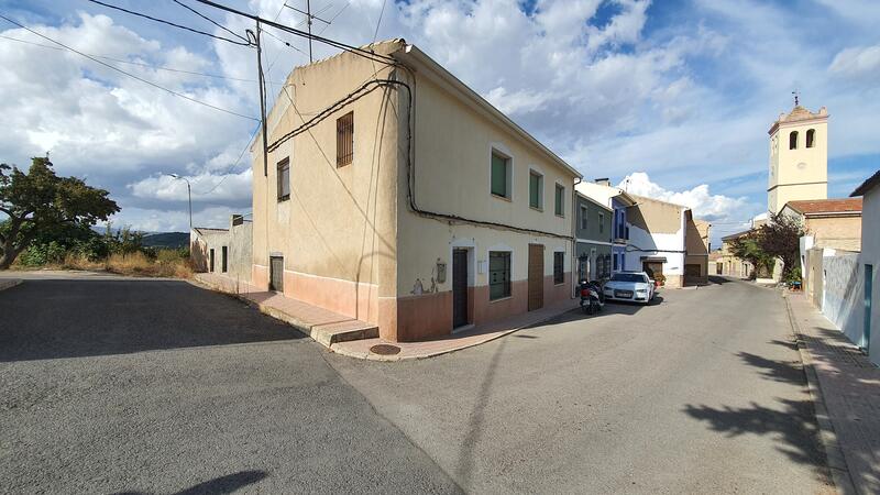 5 bedroom Townhouse for sale
