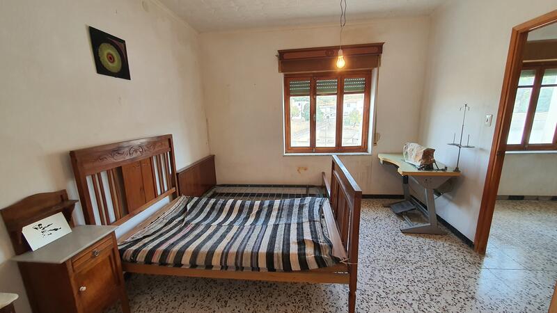 5 bedroom Townhouse for sale