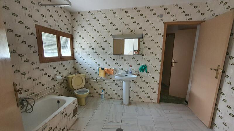 5 bedroom Townhouse for sale