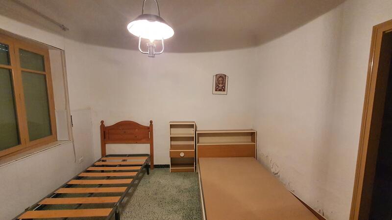 5 bedroom Townhouse for sale