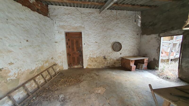 5 bedroom Townhouse for sale