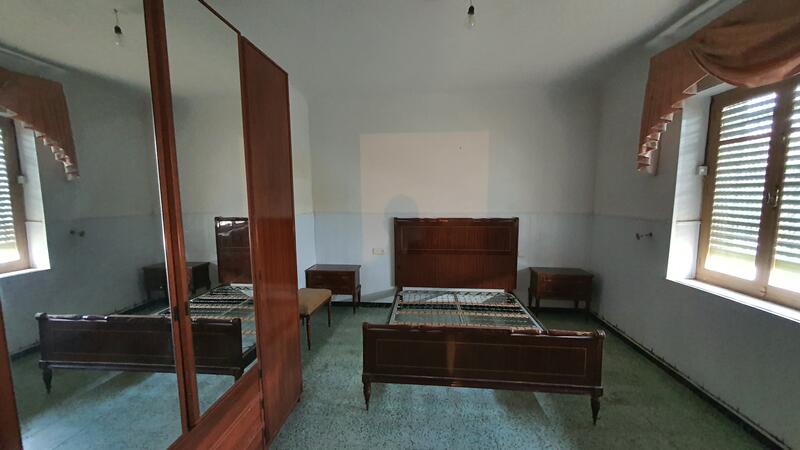 5 bedroom Townhouse for sale